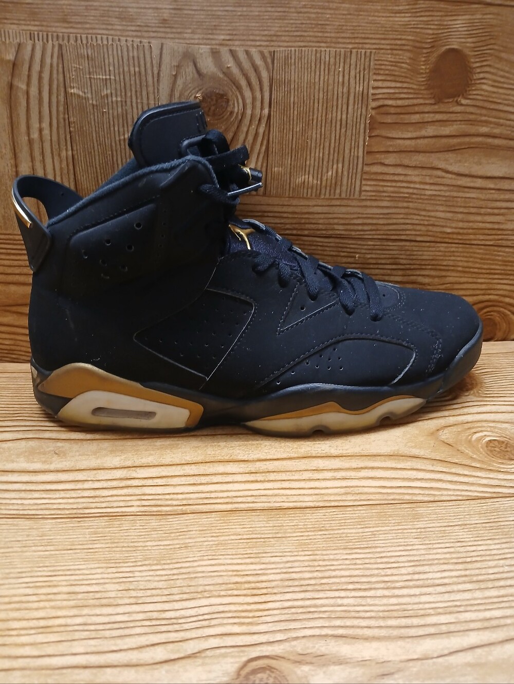 Nike Air Jordan 6 Retro DMP  Black High-Top Sneakers with Metallic Gold  US 10.5